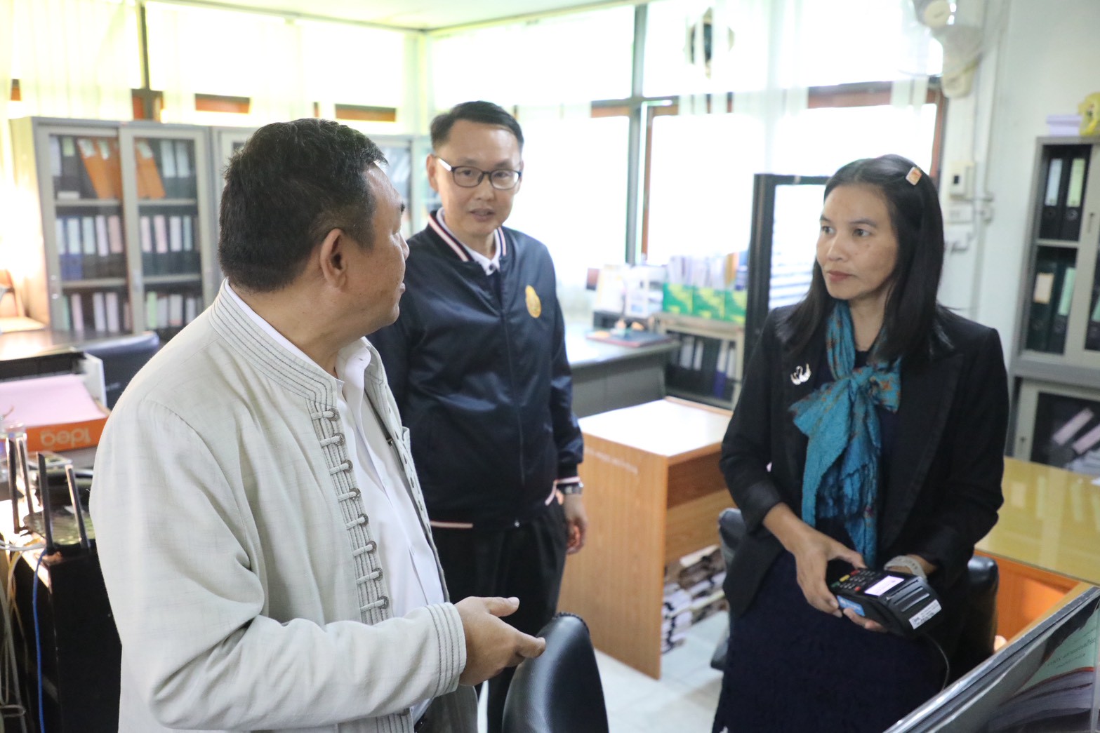 title - เลขาธิการ ส.ป.ก. ตรวจเยี่ยม ส.ป.ก.บุรีรัมย์ ในวาระองคมนตรี เป็นประธานในการเปิดสำนักงานสถานีวิจัยการเกษตรและพัฒนาโครงการหลวงโนนดินแดง ณ จังหวัดบุรีรัมย์